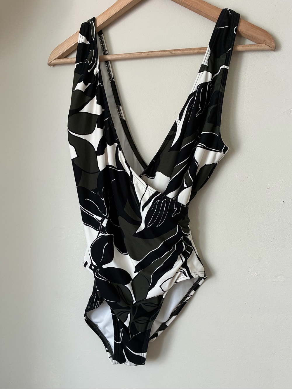 Carmen Marc Valvo Tropical Leaf Wrap One Piece Swimsuit Olive Black Size 10